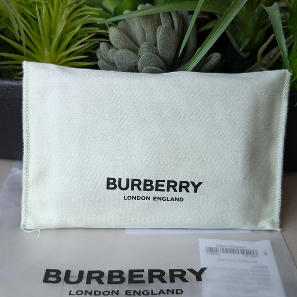 Brand New Burberry Money Clip Card Case - Picture 10 of 10